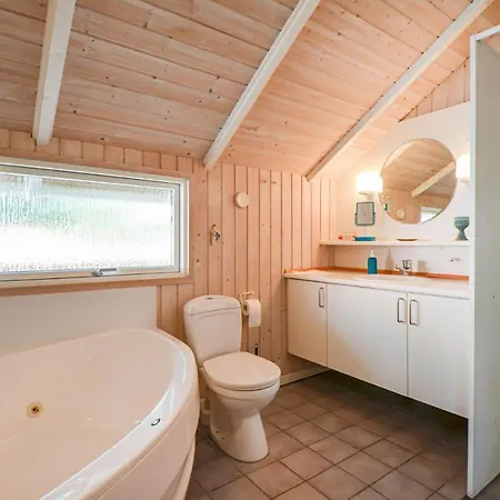 Gorgeous In Glesborg With Kitchen *